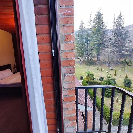 Chateau Chikovani Hotel Gordi Exterior photo