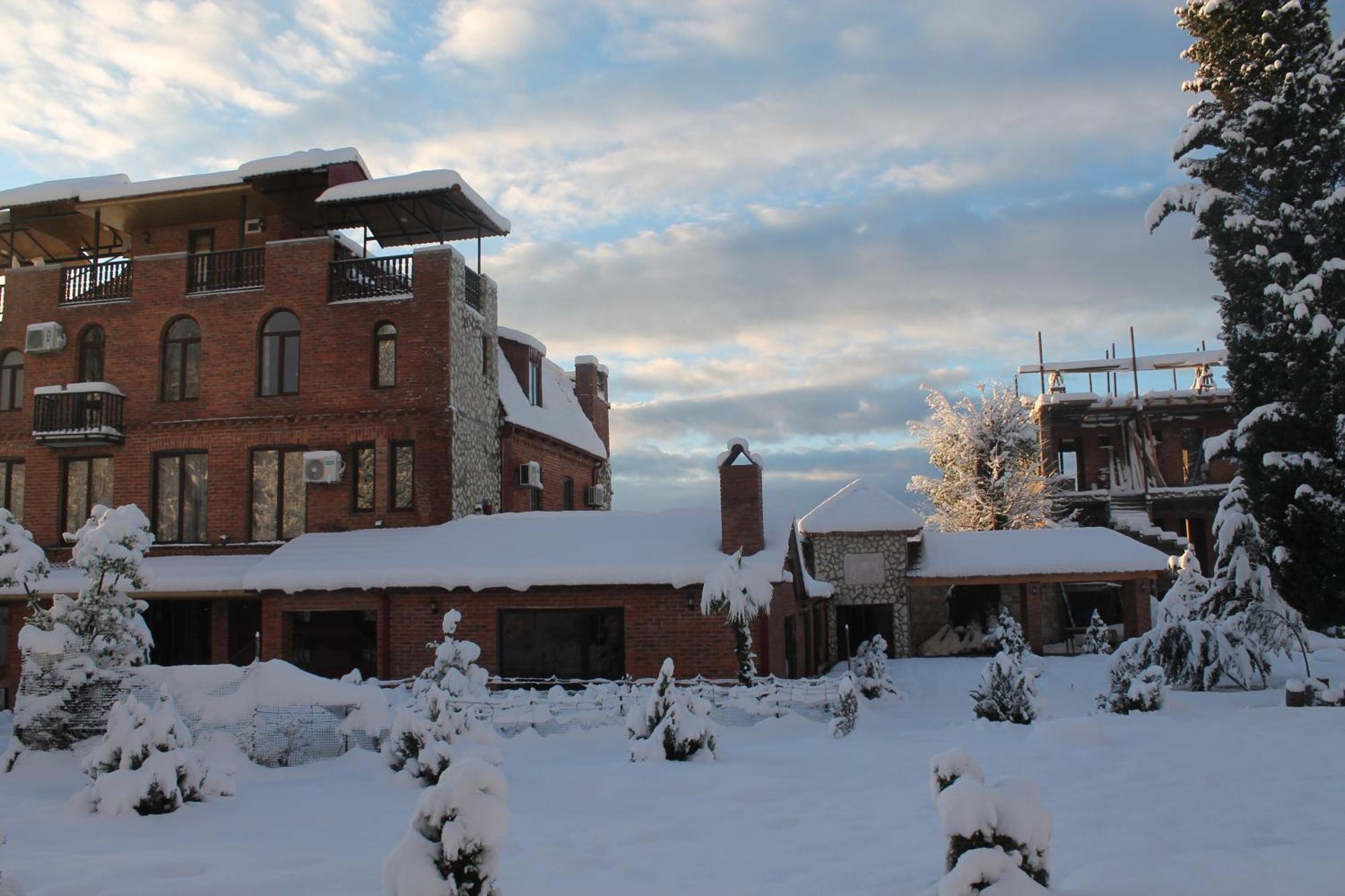 Chateau Chikovani Hotel Gordi Exterior photo